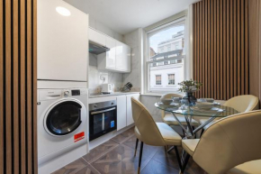 Chic Soho Studio Stylish Stay in the Heart of London! 4